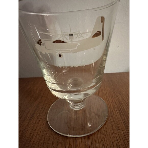 Vintage Stemmed Glasses Airplane Design Hawkeye Gulf  S2F -3 TRACKER - Picture 9 of 11